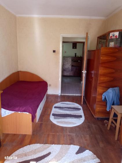 Apartament cu 3 camere decomandat în Călărași