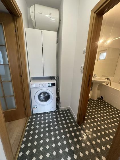 Apartament cu 3 camere semidecomandat în 13 Septembrie