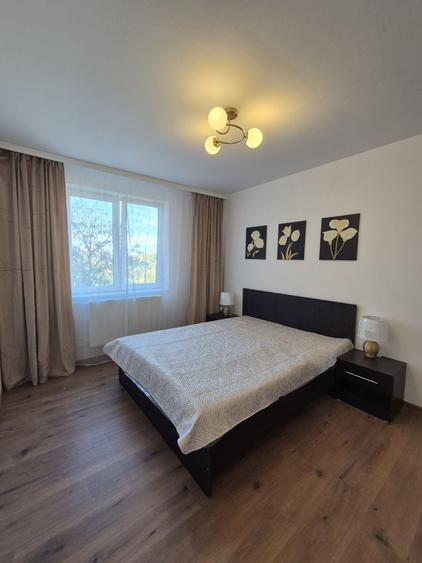 Apartament cu 3 camere semidecomandat în Central