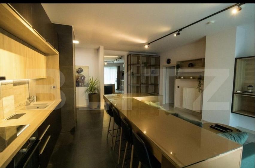 Apartament modern, zona centrala, cu parcare. Ocupabil de la - 3