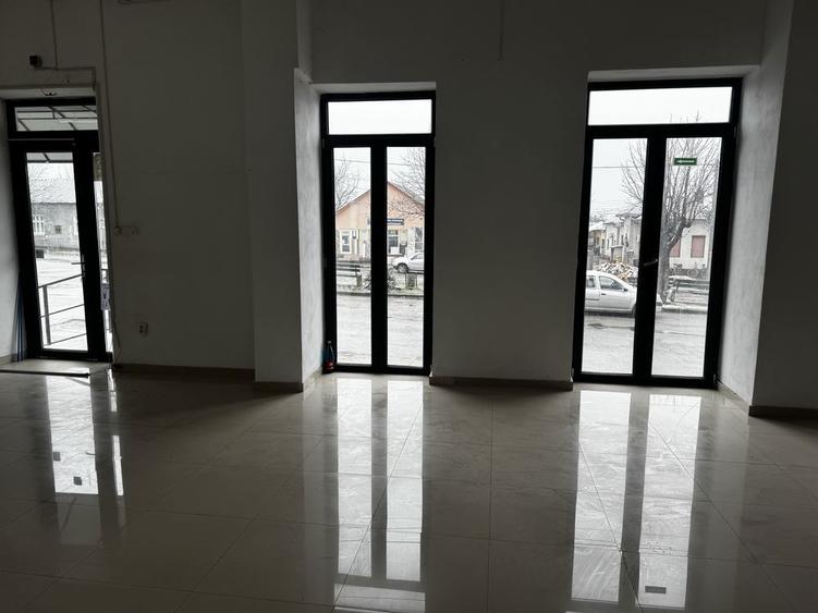 Spatiu comercial de inchiriat zona centrala /piata - 1