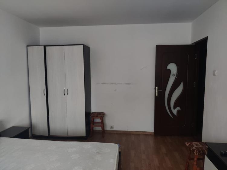 Apartament cu 1 camera, etajul 1/4, zona Nicolina - 1