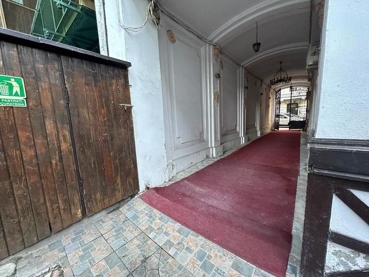 Zona Romana Amzei Demisol 82 mp fost Club curte - 2