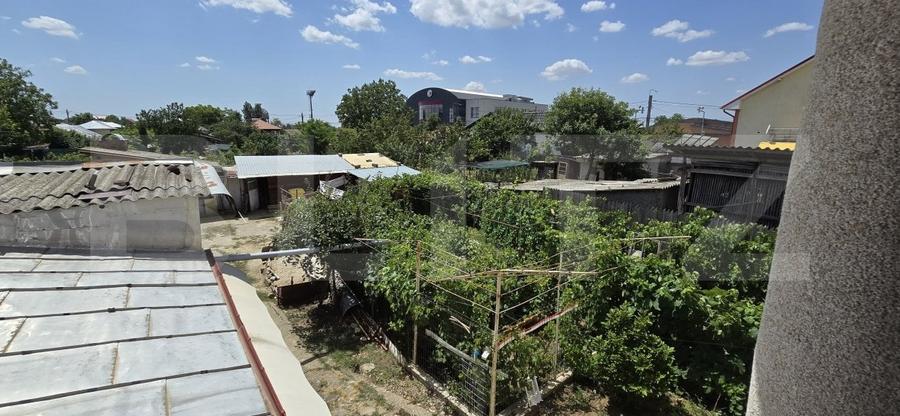 Gospodarie completa, ideala pentru familie, in zona Carcea - Primarie - 2