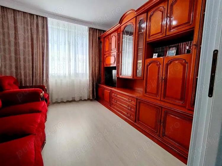 Apartament 3 camere lux ,etaj: 2din4, decomandat,central - 9