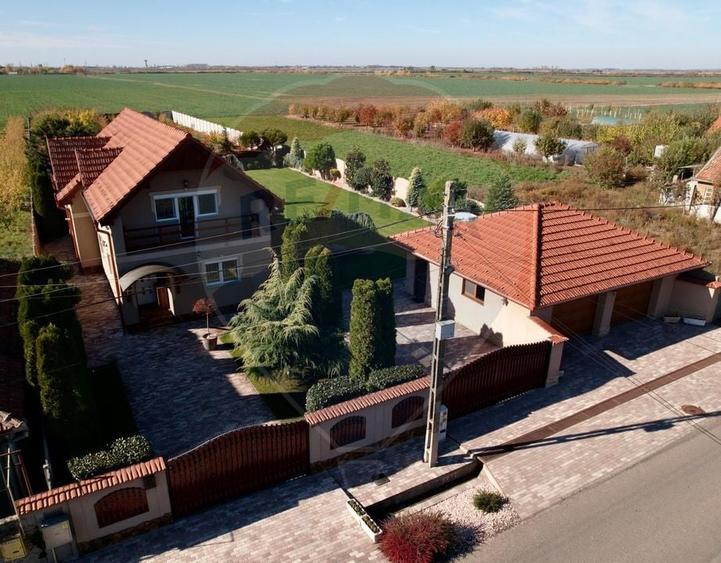 Casă impresionanta cu teren 2700mp garaj 2 masini si terasa-Madaras - 1