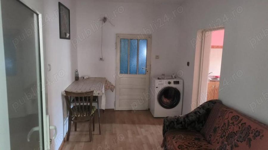 Casa de vanzare cu teren, in centru Rosia de Amaradia, Gorj - 9