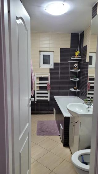 Proprietar inchiriez apartament 3 camere decomandat conf I - 9