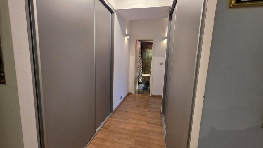 Apartament cu 3 camere semidecomandat, mobilat în Circumvalațiunii
