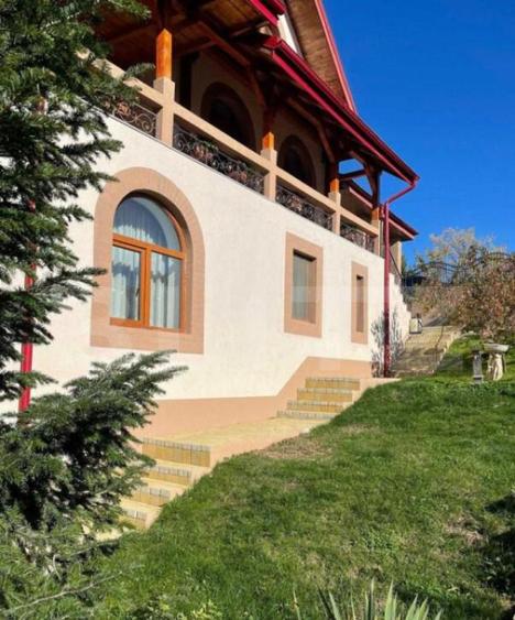 Vila de vanzare, 382 mp, zona Bucium - 1