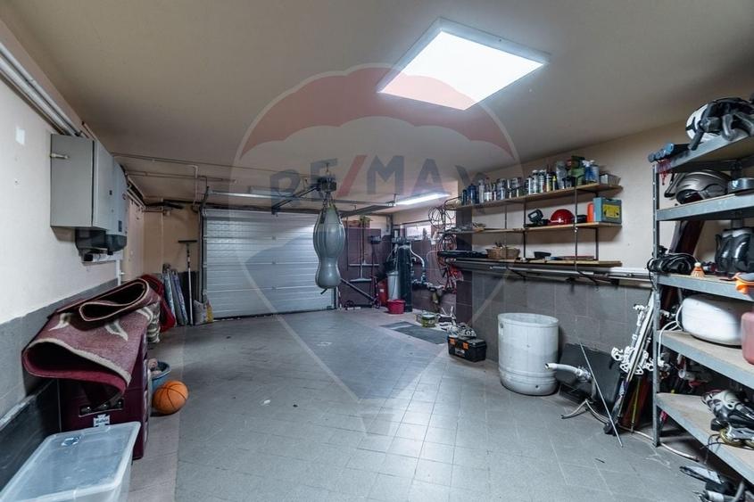 Casă spațioasă 350 mp utili, Teren 650 mp, Garaj subteran, Tractorul - 60