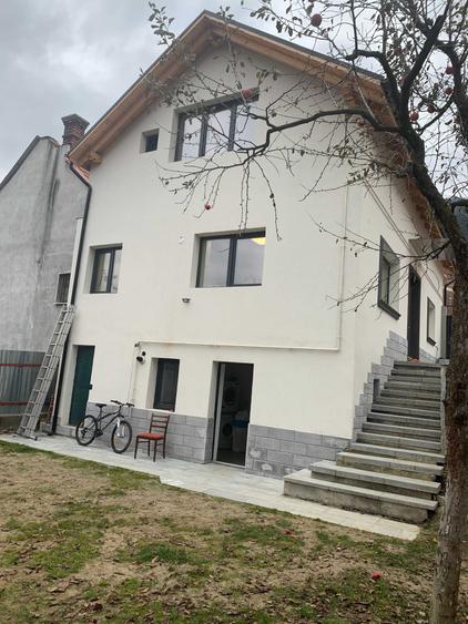 Casă cu 4 camere în Drumul Carului