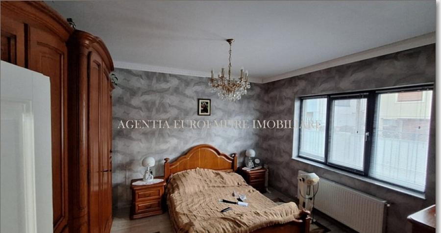 Casa de vanzare in localitatea Lazu - 10