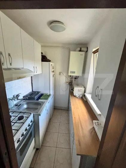 Apartament de vanzare, cu 2 camere, 35 mp, etaj 4/4, zona Decebal - 5