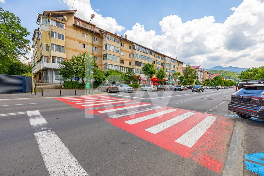 Apartament cu 3 camere decomandat în Noua