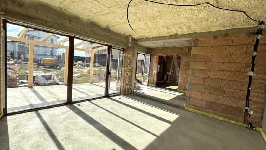 Casa 4 camere de vanzare in Dezmir - 2