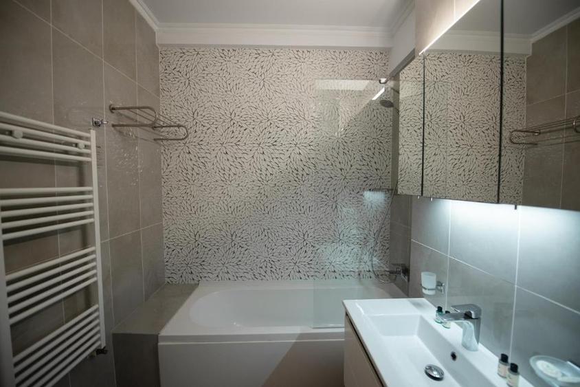 Inchiez Apt 3 camere LUX Mamaia -  Inclus: Menaj- 4 ori/luna ,Utilitati, Parcare - 9