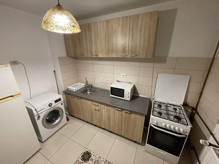 Titan 1 Decembrie Fetesti ,2 camere decomandat