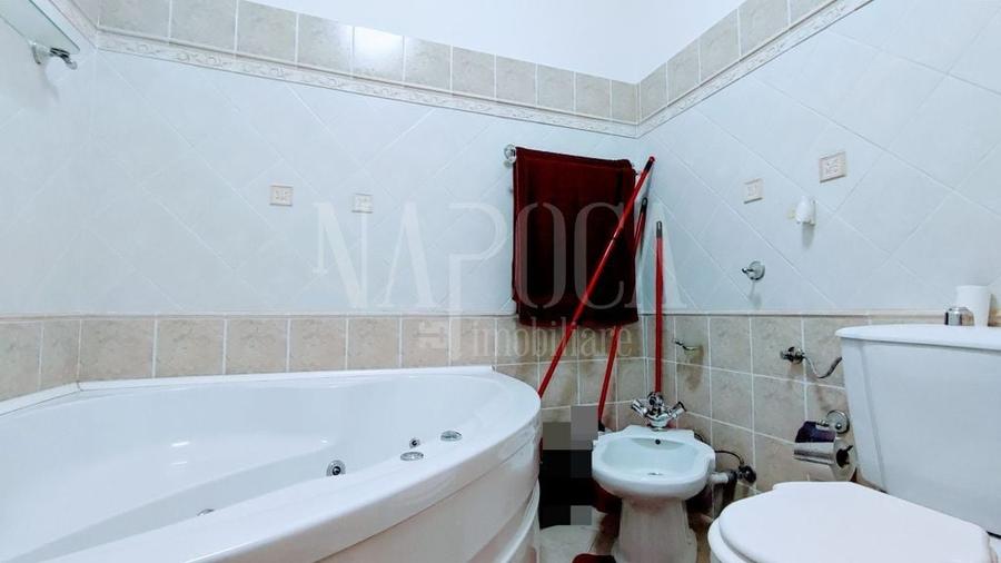 Casă individuală cu 7 camere cu Canalizare în Decebal