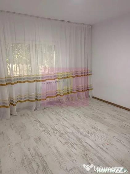 Apartament cu 4 camere decomandat în Vitan
