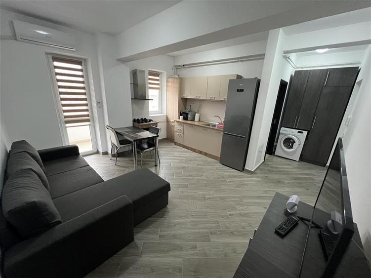 Apartament 2 camere, bloc nou, etaj 2(lift), zona Scoala 10 - 1