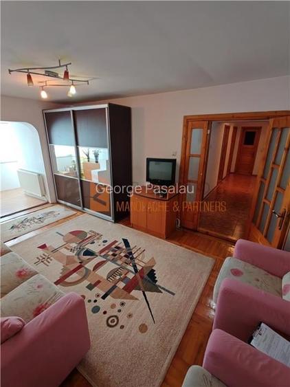 Apartament 3 camere decomandat confort 1 in zona Centru