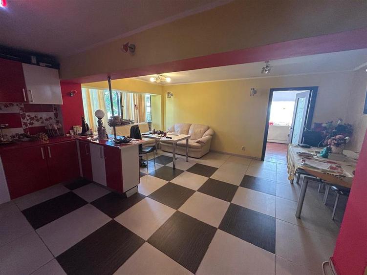 Apartament cu 4 camere decomandat în Brăilei