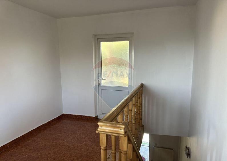 Casa spa?ioasa in Ciritei, gata de mutat - 2