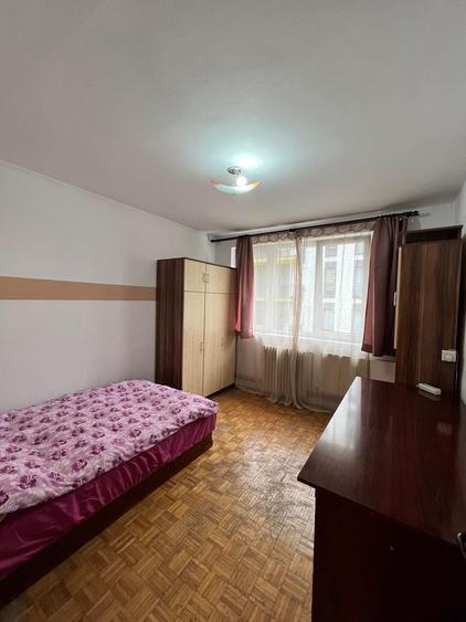 De vânzare apartament 3 camere zona centrală - 6