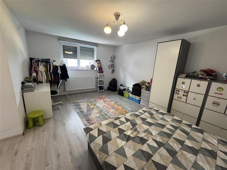 VANZARE VILA GHIDICENI MOBILATA UTILATA GATA DE MUTARE - DORMITOR PARTER - 11