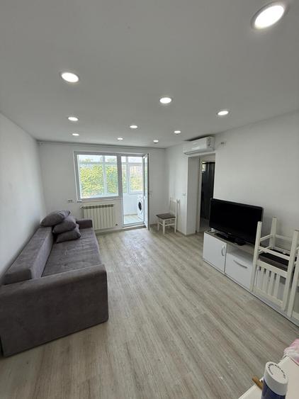 Apartament cu 3 camere semidecomandat în Arcu