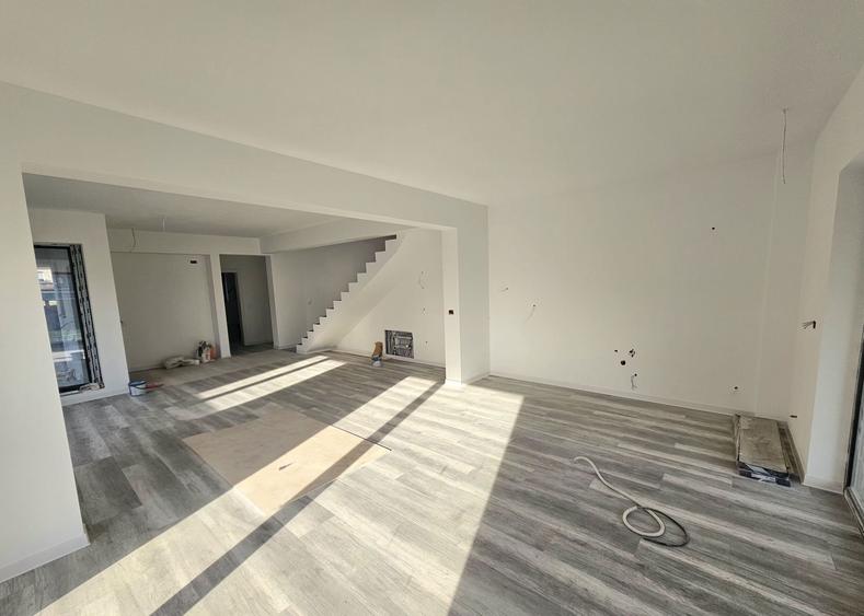 Proprietar vand 1/2 duplex , Chisoda , str. Caisului - 4