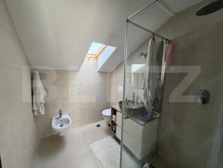 Casa cu 4 camere,baie, bucatarie, teren 800 mp - 1