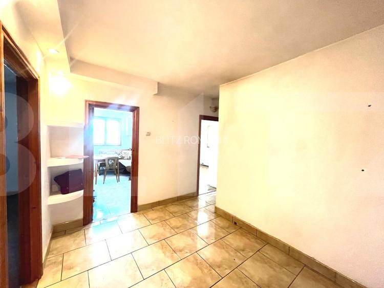 Apartament de vanzare, decomandat, 68 mp - Central, Botosani