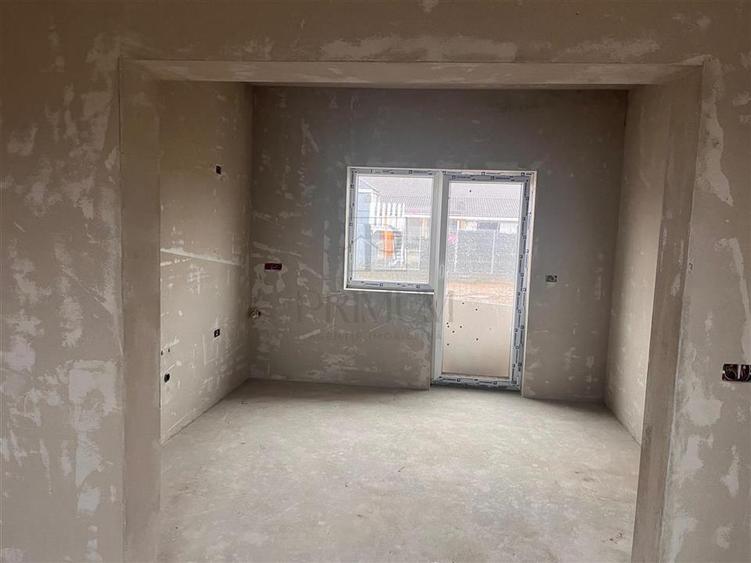 Casa individuala - teren generos - toate utilitatile - living mare - 4