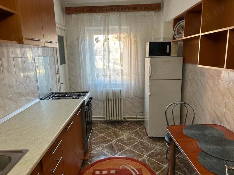 Ap 3 camere decomandat si mobilat centru - 2