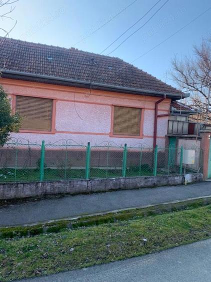 Vand casa si teren , str.Independentei , zona linistita - 5