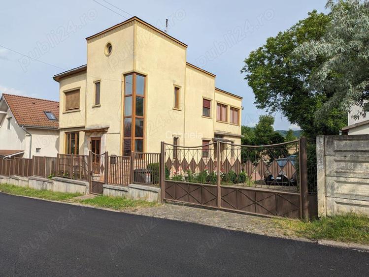 Casa de Vis de vanzare in Brad Spatiu, Liniste si Confort in apropierea Centrului! Casa de Vis de vanzare in Brad Spatiu, Liniste si Confort in apropierea Centrului!