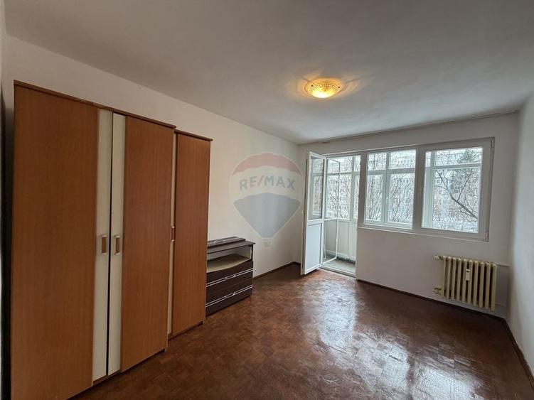 Apartament cu 3 camere de închiriat în zona Giulesti - 7