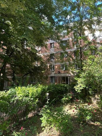 Apartament cu 4 camere decomandat în Titan
