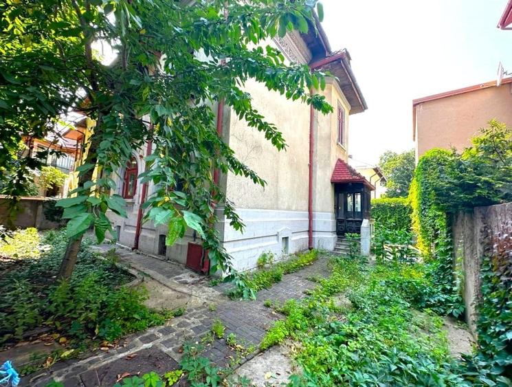 OPORTUNITATE! Vila pe strada EXCLUSIV de case , curte compacta, Kiseleff - 1