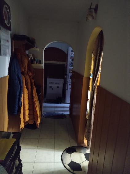 Apartament 3 camere , decomandat, zona Sud (Scoala 1-8), etajul 1/4. - 2