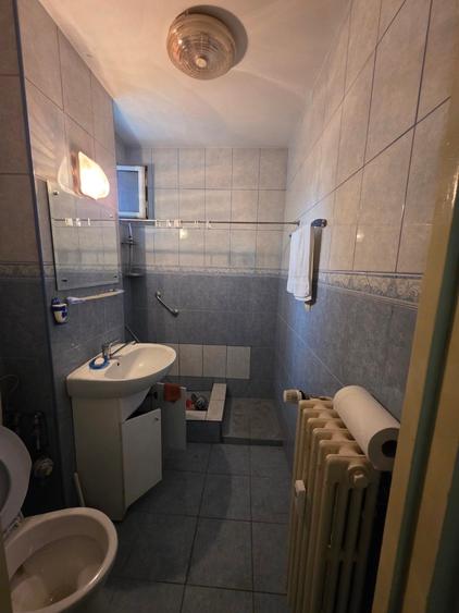 Titan, 10 minute metrou Costin Georgian, la piata Minis,  2 grupuri sanitare - 11