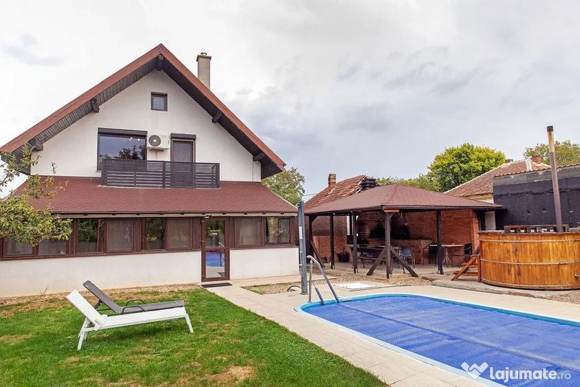 Casă cu 7 camere cu Piscina în Apateu
