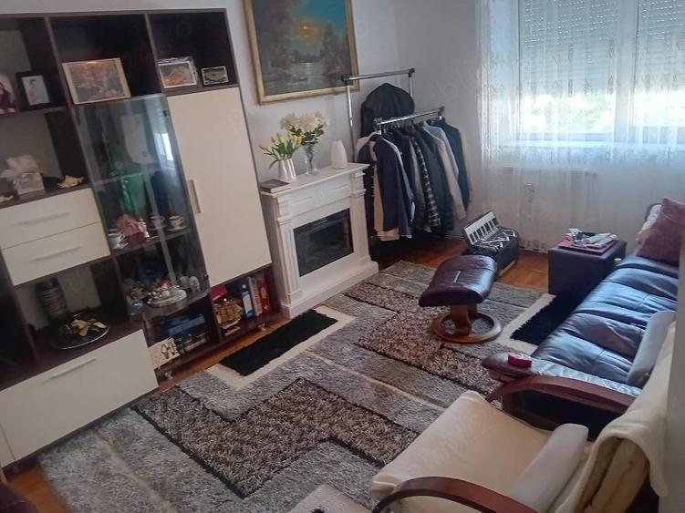 Apartament cu 4 camere decomandat în Calea Romanului