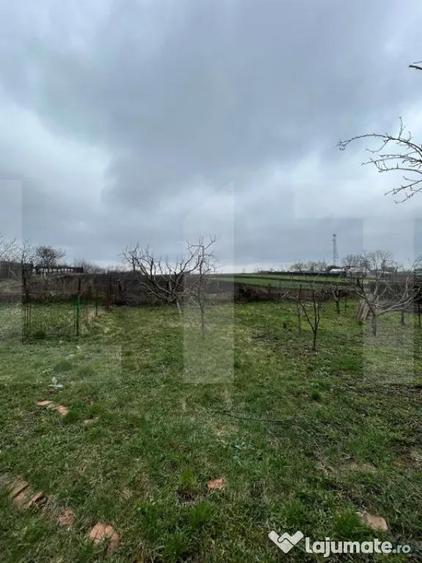 Casa din caramida, cu teren 5810 mp - Calinesti - 1