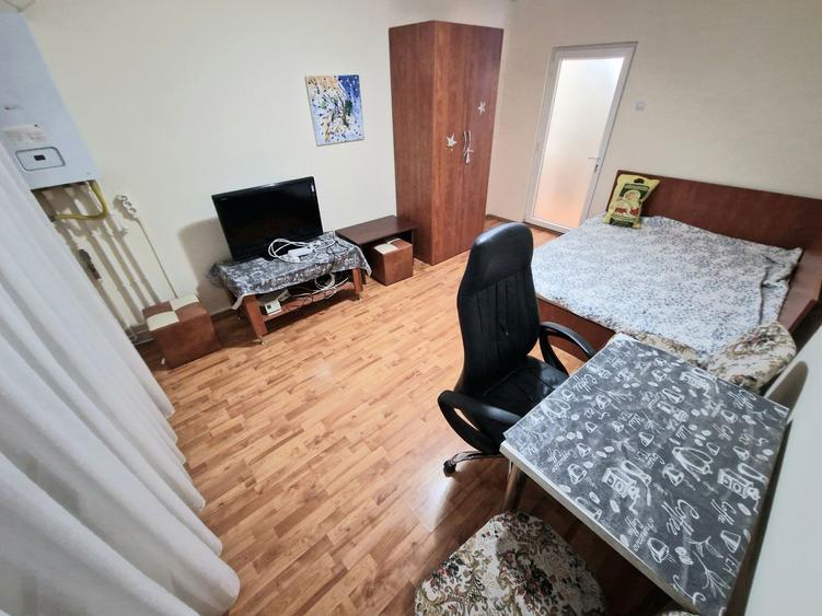 Inchiriez 1 camera tiglina 1 - 3