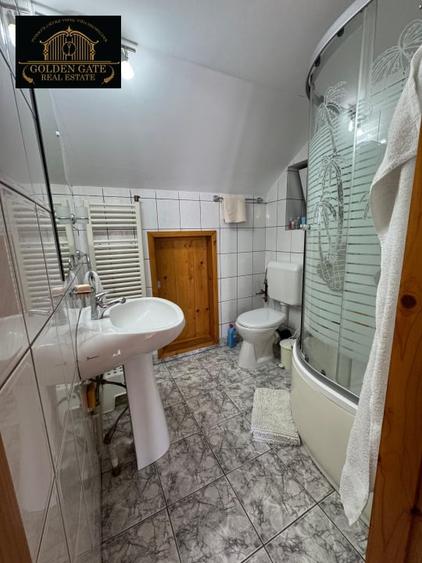 Casă individuală cu 9 camere cu Canalizare în Tineretului