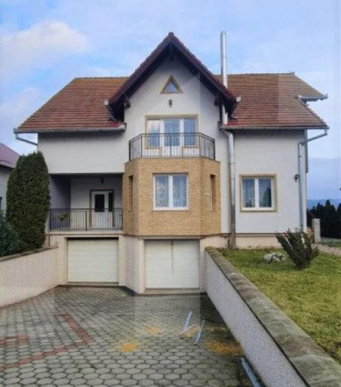 Casa individuala 277 mp, 3 dormitoare, teren 2500 mp, Campia - 1