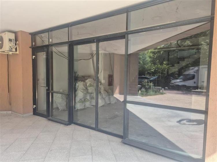 Vanzare Spatiu comercial stradal - Parter si Mezanin - 900 mp - 10